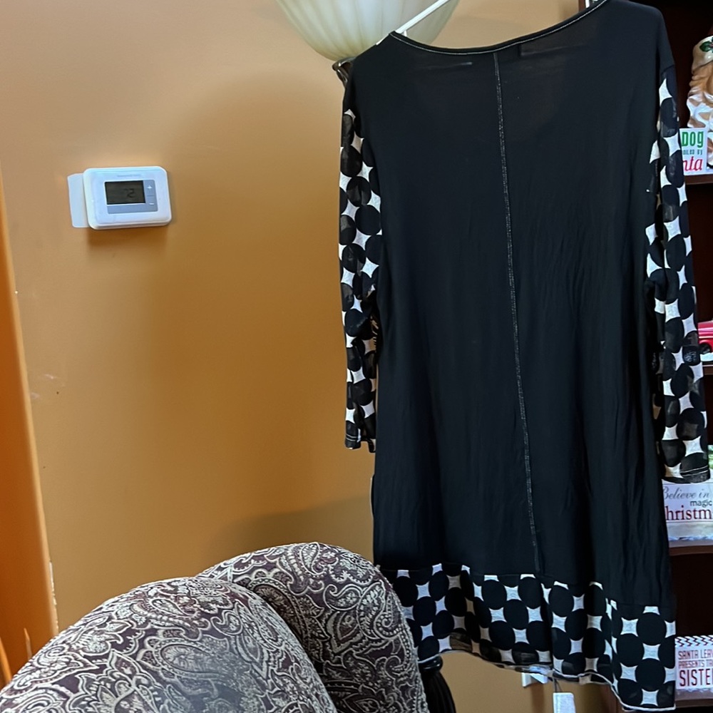 Plus Womans Calessa Dressy Top. Sz. 1X. - Picture 6 of 7